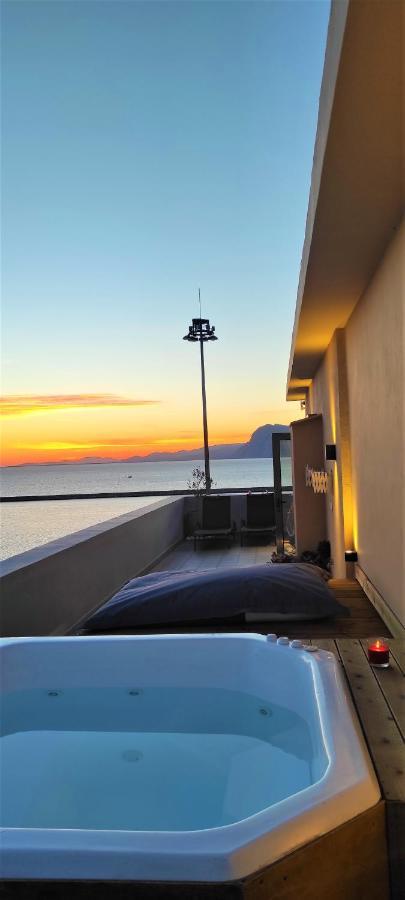 Majestic Penthouse In The Heart Of Patra Apartment ภายนอก รูปภาพ