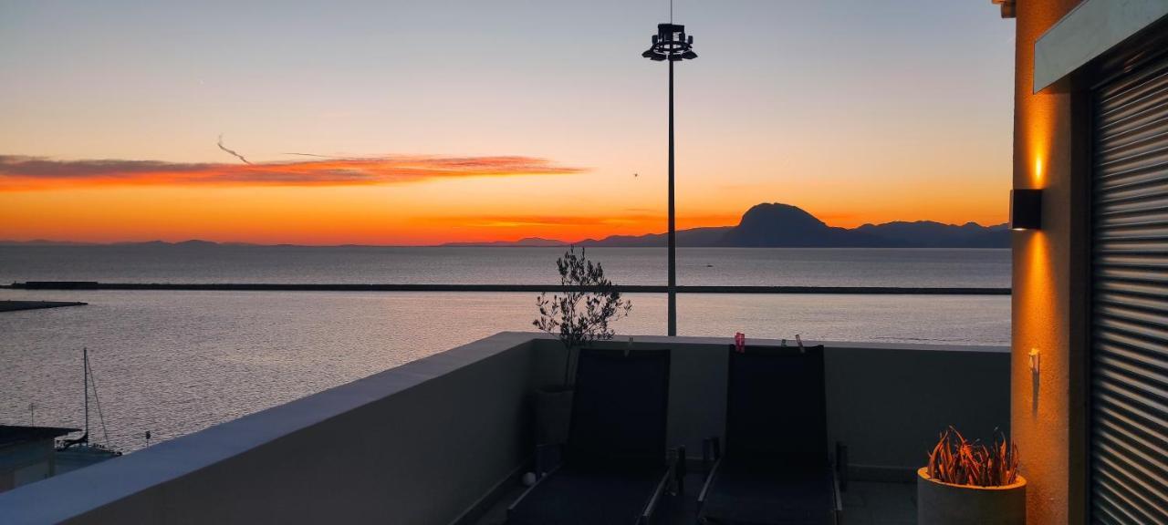 Majestic Penthouse In The Heart Of Patra Apartment ภายนอก รูปภาพ